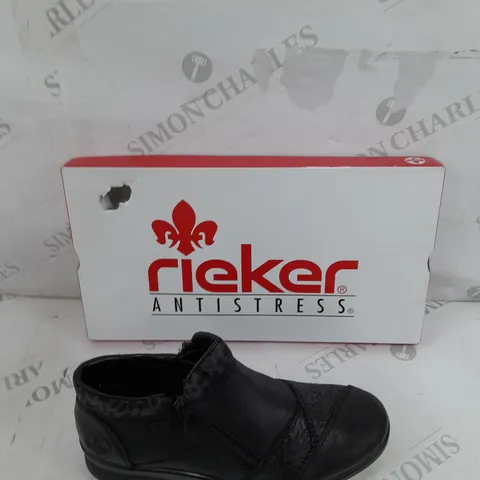 BOXED PAIR OF RIEKER LEATHER DOUBLE ZIP WATER RESISTANT BOOTS IN BLACK SIZE 4