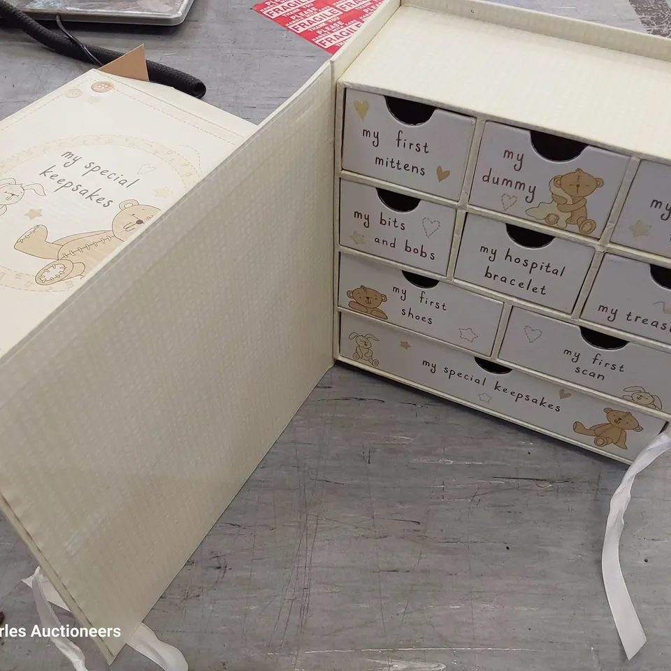 BUTTON CORNER KEEP SAKE BOX  RRP £19.99