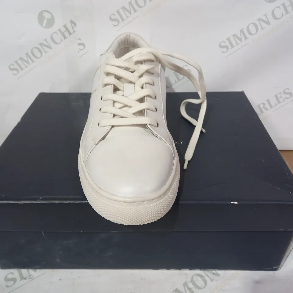 BOXED PAIR OF CREW CLOTHING COMPANY LEATHER TRAINERS IN WHITE EU SIZE 40