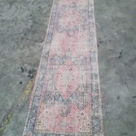 QUALITY DESIGNER AREA RUG - APPROXIMATELY 230X60CM