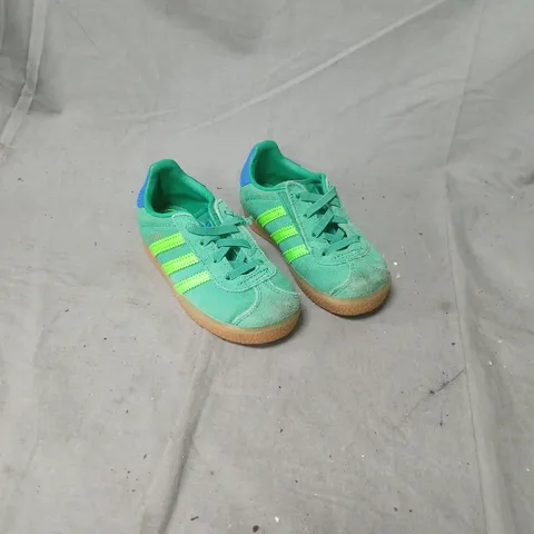 KIDS' TRAINERS – TURQUOISE WITH NEON LIME STRIPES.