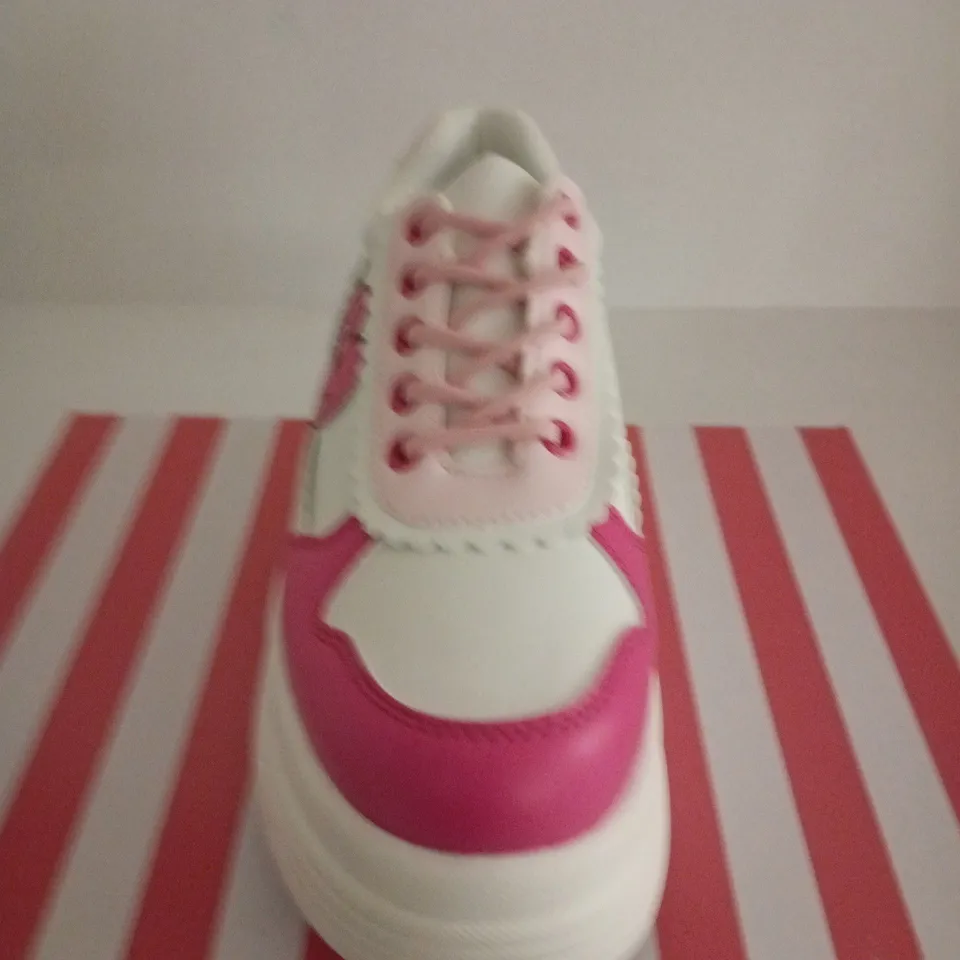 BOXED PAIR OF KETNIPZ X KOI FOOTWEAR LOVEABLE ANTICS - TRAINERS - PINK - SIZE US 6