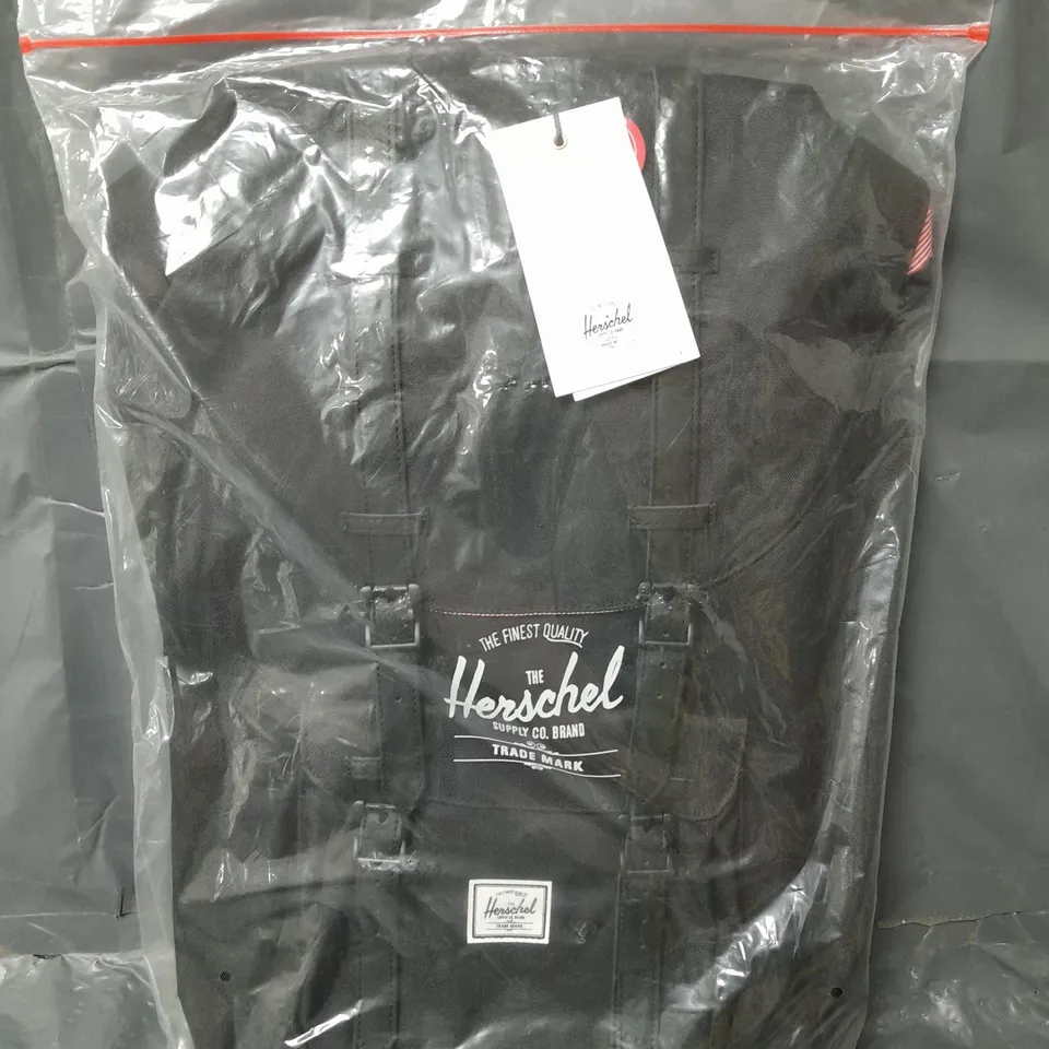 BAGGED HERSCHEL LITTLE AMERICA RUCKSACK IN BLACK