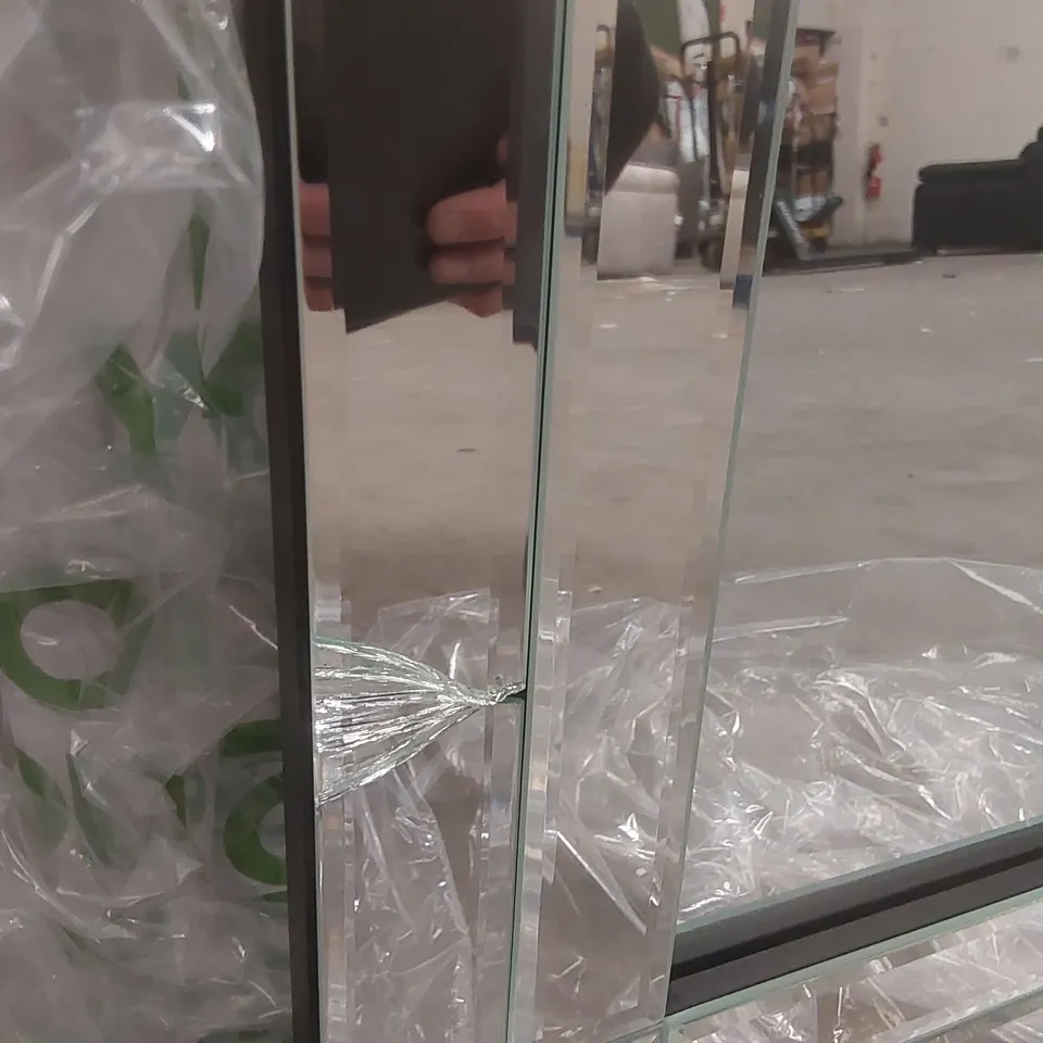 BOXED YEARN BEVELLED EDGE MIRROR