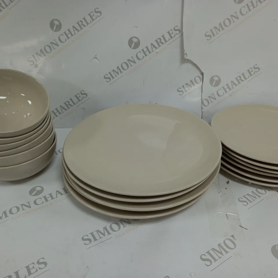 BOXED CESIRO SET OF 6 GLOSSY CREAM PLATES TO INCLUDE - 6 DINNER PLATES - 6 BOWLS - 6 DESERT PLATES - COLLECTION ONLY