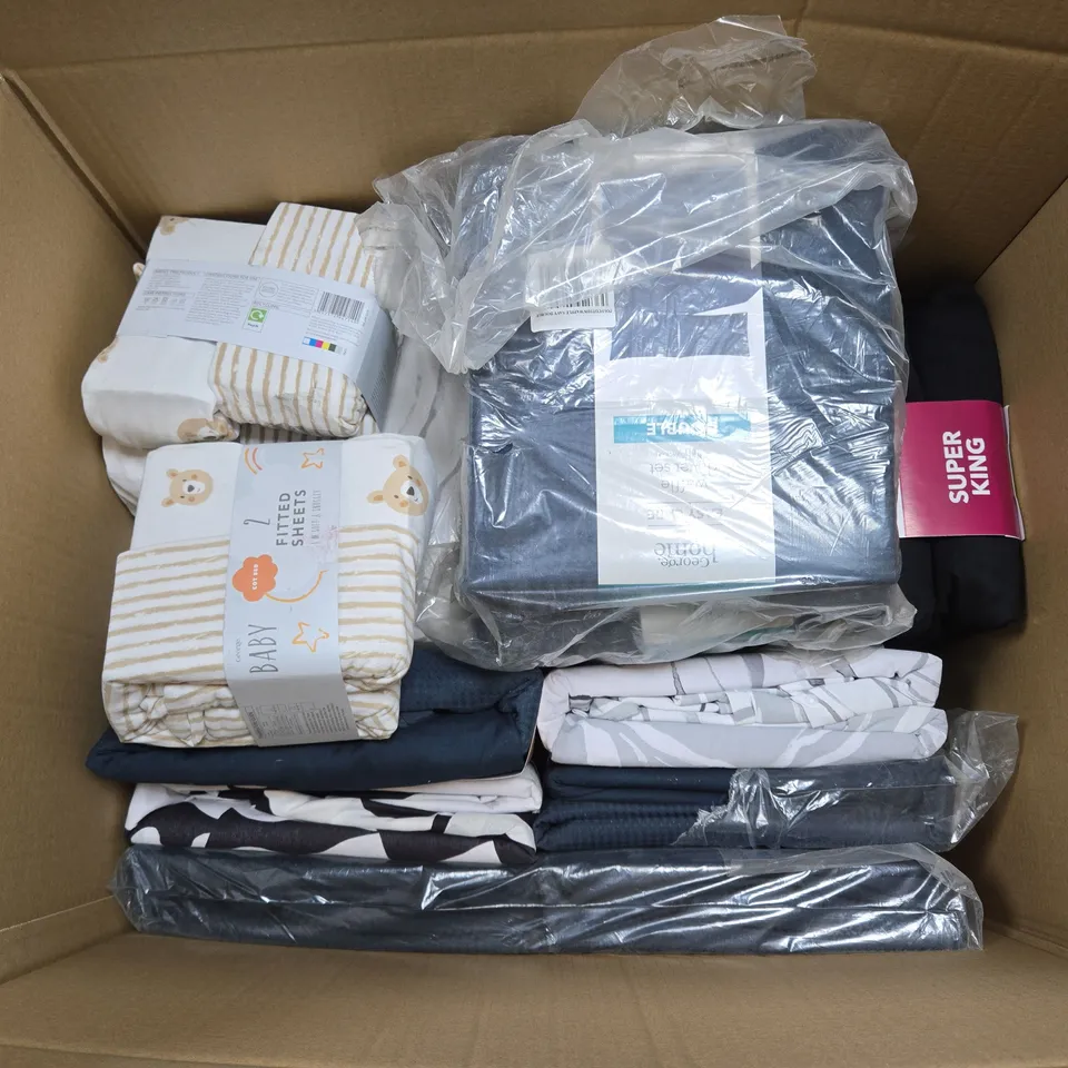 BOX OF APPROXIMATELY 10 ASSORTED BEDDING ITEMS IN VARIOUS STYLES, SIZES, AND COLOURS TO INCLUDE DUVET SETS AND PILLOWCASES, ETC - COLLECTION ONLY