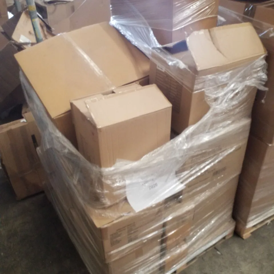 PALLET CONTAINING ASSORTED SEASONAL PRODUCTS & DECORATIONS INCLUDING MACHE HAUNTED HOUSES, HANGING TREE DECORATION & CHRISTMAS TRIVIA CARDS