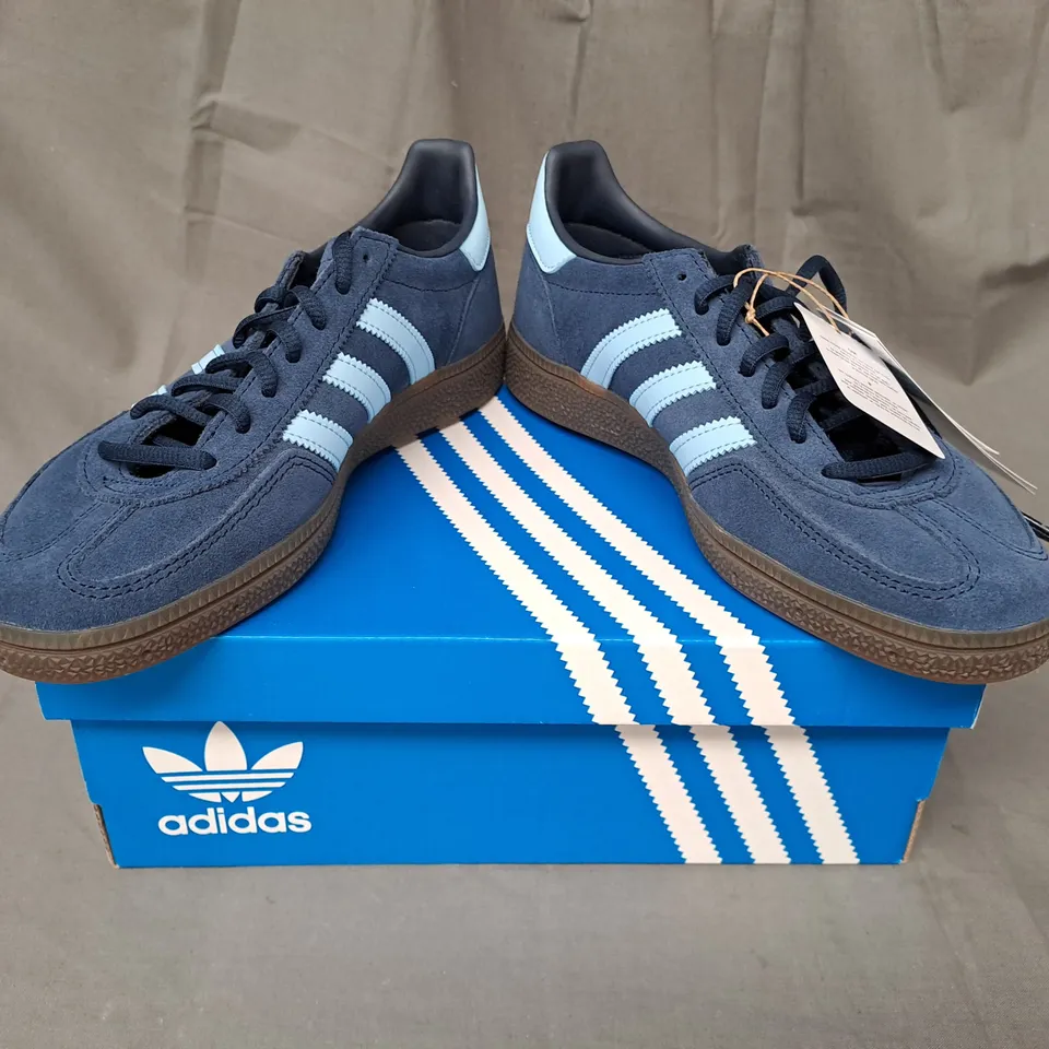 BOXED PAIR OF ADIDAS HANDBALL SPEZIAL SHOES IN NAVY/LIGHT BLUE UK SIZE 5.5