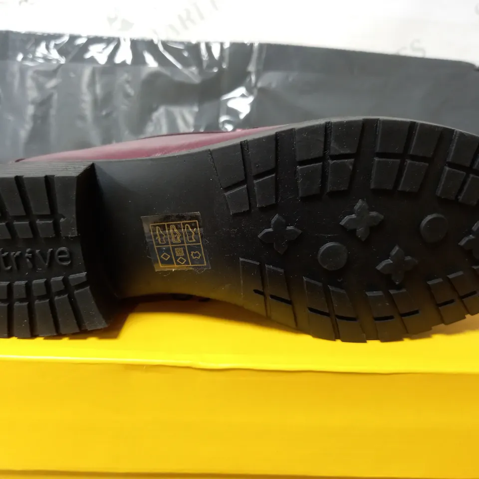 STRIVE SEVILLE SHOES IN CHERRY - UK 5.5