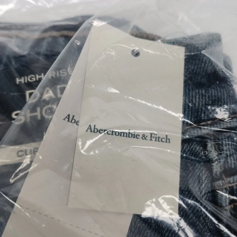 ABERCROMBIE & FITCH CURVE LOVE HIGH RISE DAD SHORT – DENIM, UK 8