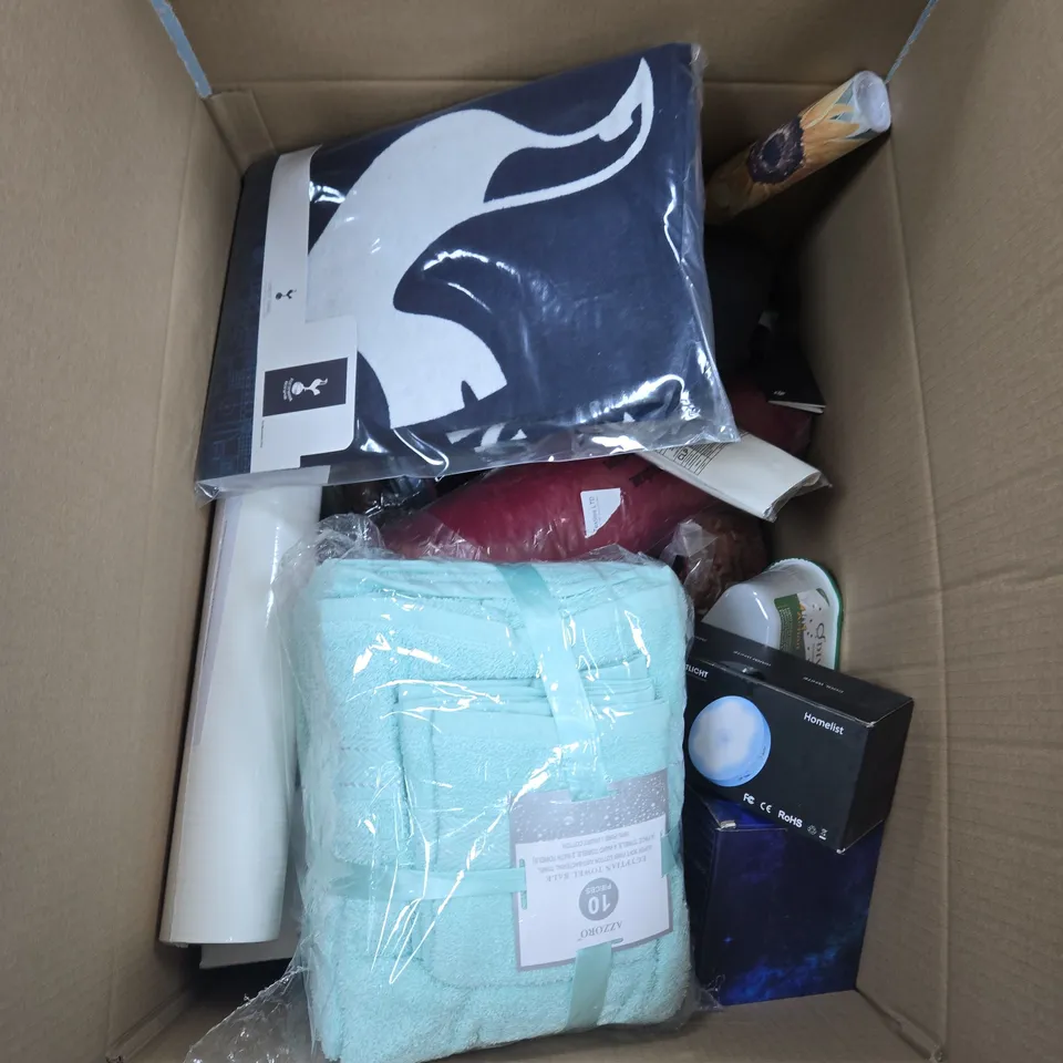 APPROXIMATELY 15 ASSORTED HOUSEHOLD PRODUCTS TO INCLUDE SPURS TOWEL, WRAPPING PAPER AND WALLPAPER