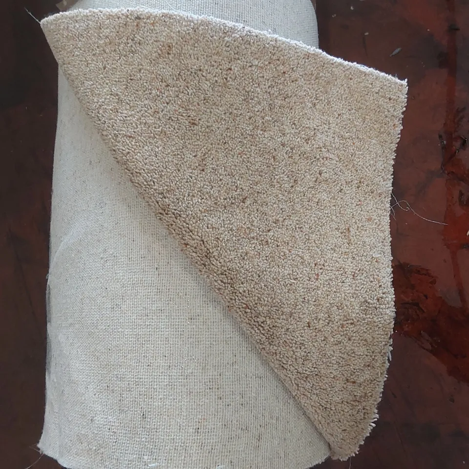ROLL OF QUALITY CARPET - APPROXIMATELY 5 x 7m