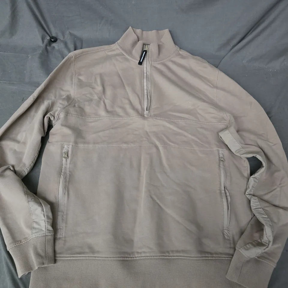 WEEKEND OFFENDER LONG SLEEVE 1/4 ZIP IN TAUPE - SMALL