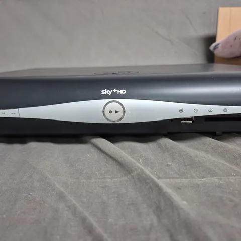 SKY+HD SET-TOP BOX