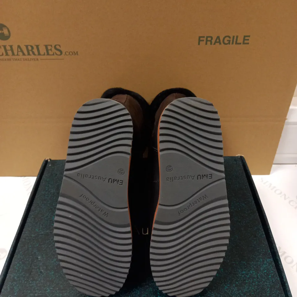 EMU ORICA HI LACE BOOTS ESPRESSO - SIZE 4