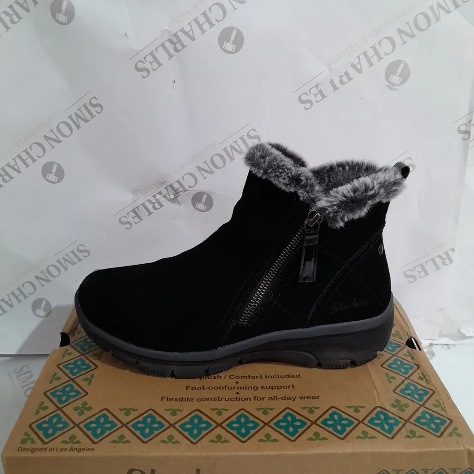 BOXED PAIR OF SKECHERS WINTER ON THE GO FAUX FUR TRIM BOOTS, BLACK - SIZE 5.5