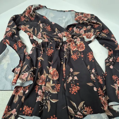 BOOHOO WOMEN'S FLORAL WRAP DRESS – UK 16 (EU 44 / US 12) – BLACK WITH PINK/RED FLOWERS