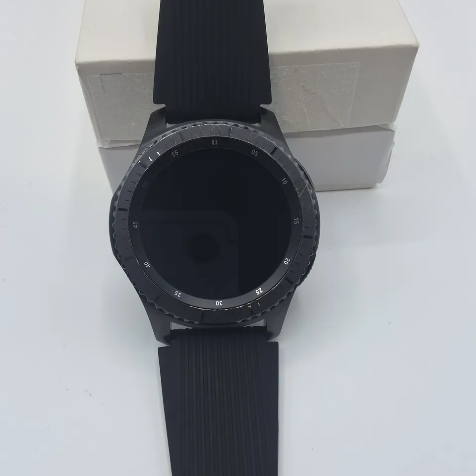 UNBOXED SAMSUNG GEAR S3 FRONTIER SMART WATCH WITH BLACK RUBBER STRAP