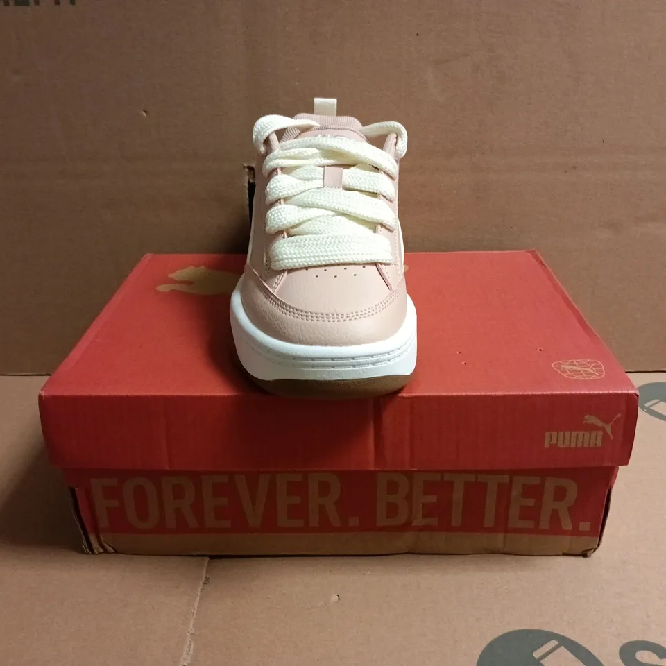 BOXED PAIR OF PUMA TRAINERS IN PINK/IVORY SIZE UK 3