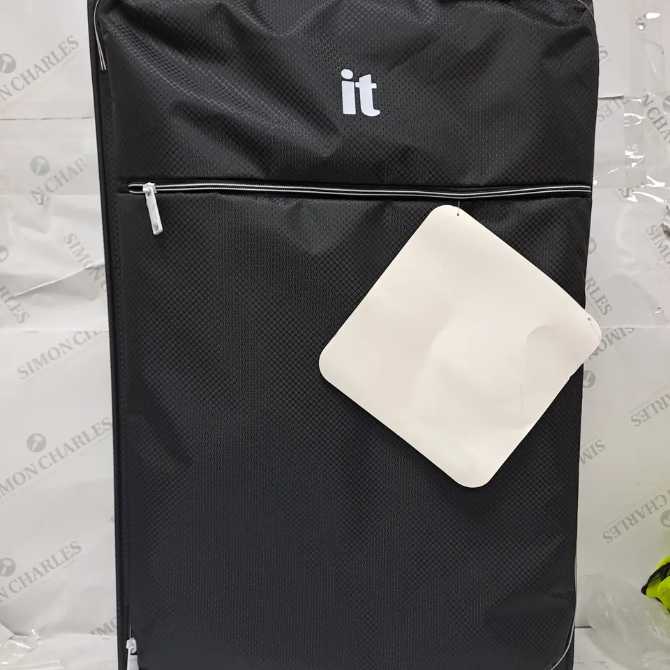 IT NAVIGATOR SUITCASE IN BLACK 