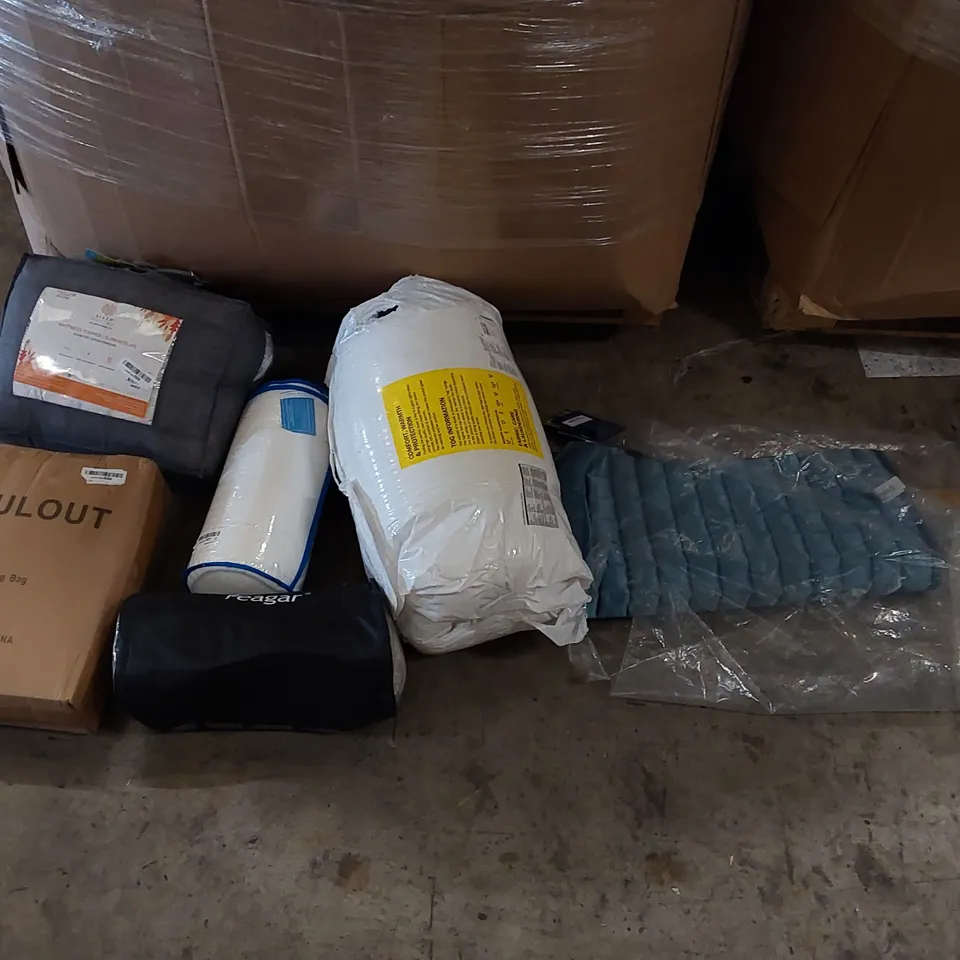 PALLET OF ASSORTED BEDROOM AND COMFORT BASED PRODUCTS TO INCLUDE; PILLOWS, SUPPORT SEAT CUSHIONS AND SIMILARLY RELATED GOODS 