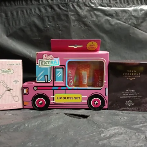 APPROXIMATELY 20 ASSORTED COSMETIC ITEMS TO INCLUDE BARBIE LIP GLOSS SET, EYELASH CURLER, ETC - COLLECTION ONLY