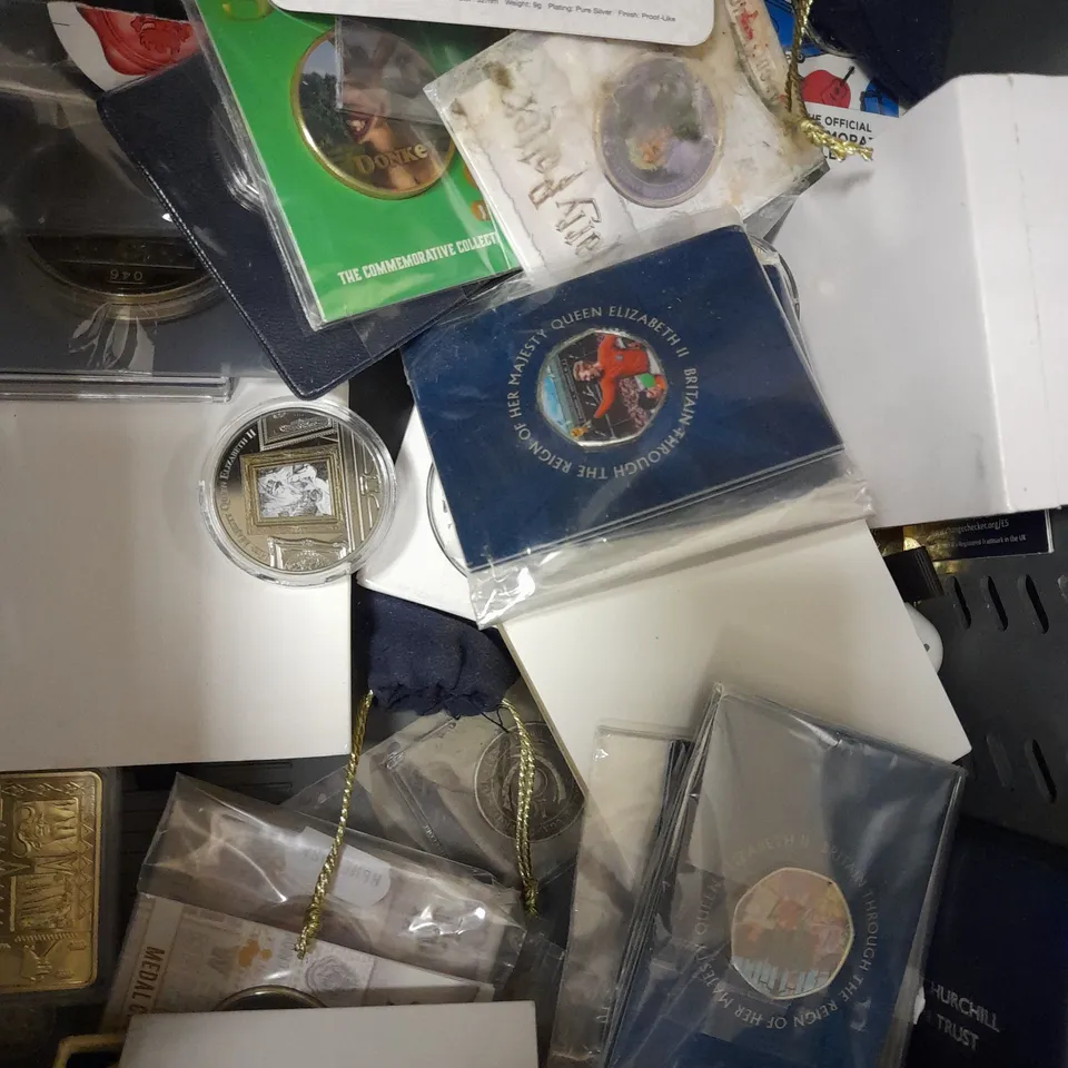 LOT OF APPROX 14 ASSORTED COLLECTABLE COINS 