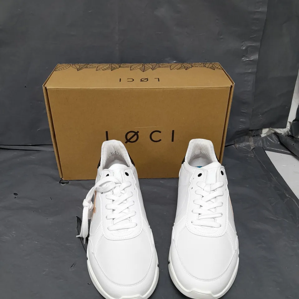 BOXED PAIR OF LOCIWEAR ECHO WHITE LOW TRAINERS - EU 44 