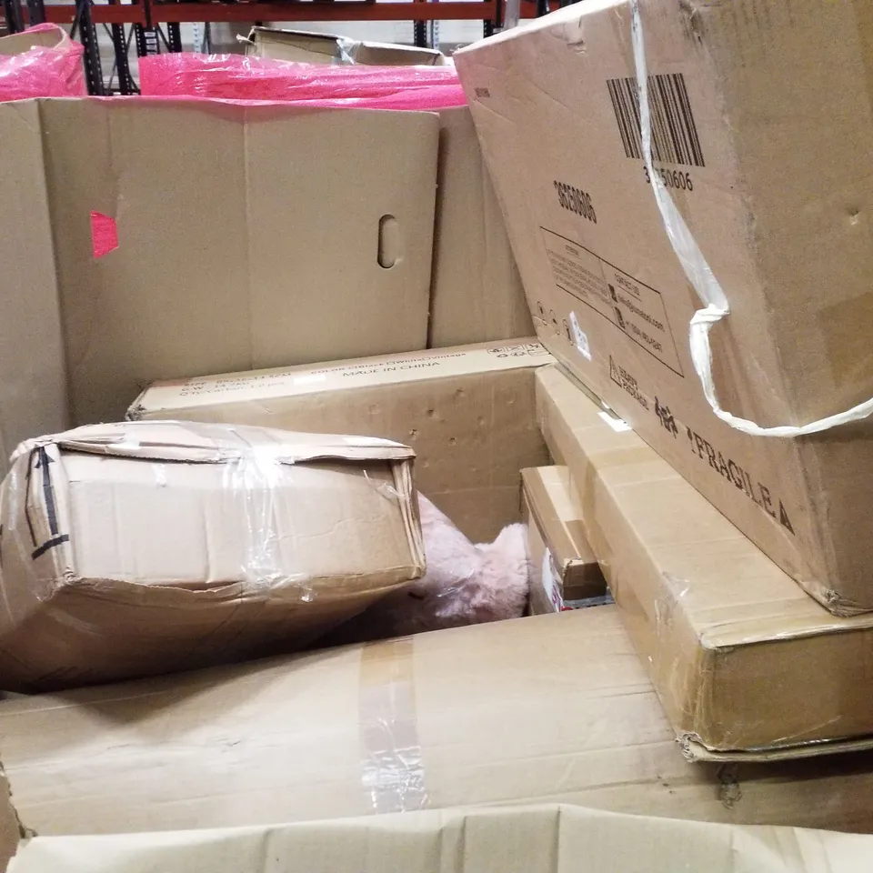 PALLET CONTAINING ASSORTED PRODUCTS INCLUDING CHAIR MAT, SEAT CUSHION, PICTURE FRAME SET, SUITCASE & GARDEN CLOCHES