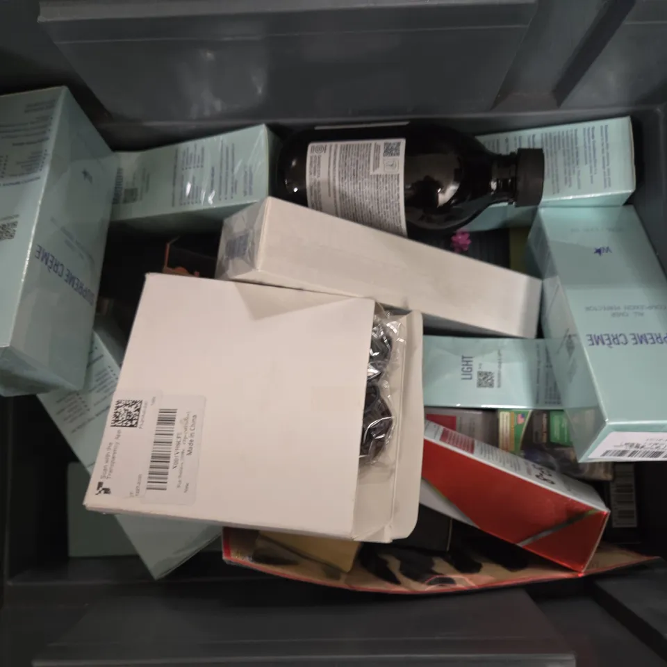 APPROXIMATEY 20 ASSORTED HEALTH AND BEAUTY PRODUCTS TO INCLUDE - EAST MOON HAIR OIL - GOLDWELL ULTRA VOLUME SHAMPOO AND SUPREME CREME BODY PERFECTOR