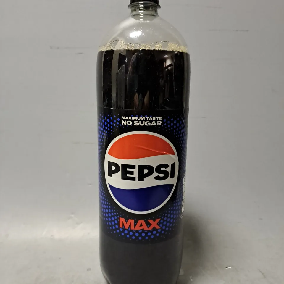 TOTE OF APPROXIMATELY 6 PEPSI MAX 2L