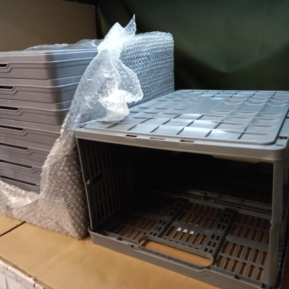 LOT OF 10 FOLD FLAT PLASTIC CRATES 