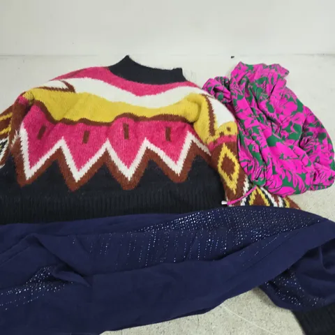 APPROXIMATELY 30 ASSORTED CLOTHING ITEMS IN VARIOUS SIZES, COLOURS & STYLES TO INCLUDE BRANDS SUCH AS FRANK USHER, WHITE STUFF, KIM&CO, ETC - COLLECTION ONLY