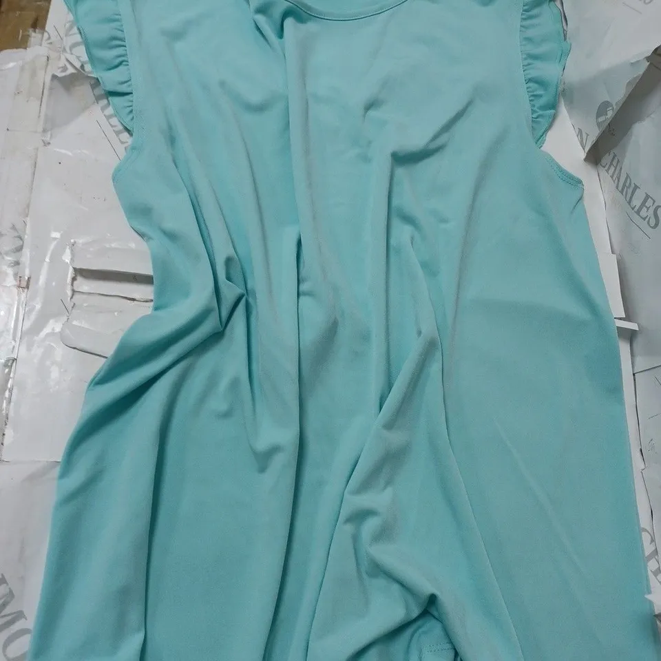 APPROXIMATELY 10 CLOTHING ITEMS INCLUDING: JUMPERS,T SHIRTS AND JUMPSUITS (ALL IN DIFFERENT SIZES