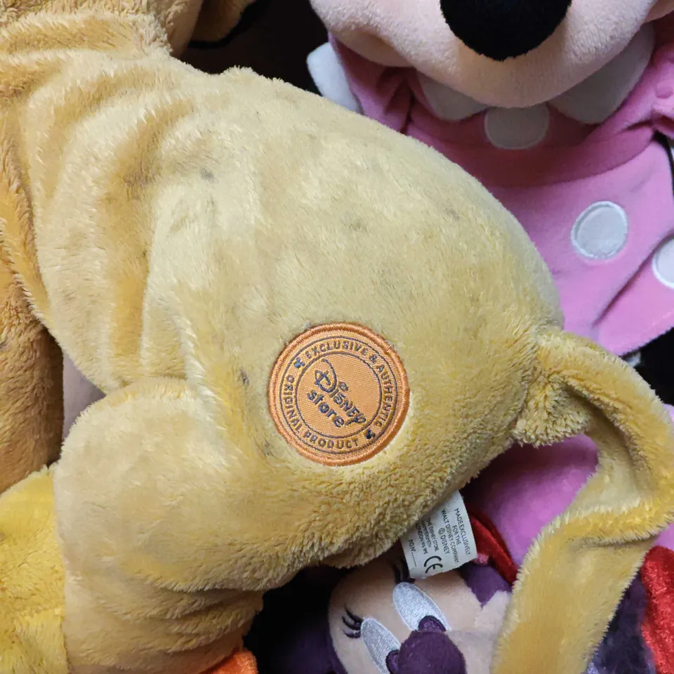 LOT OF 6 ASSORTED DISNEY THEMED PLUSHIES TO INCLUDE MINNIE MOUSE AND SIMBA
