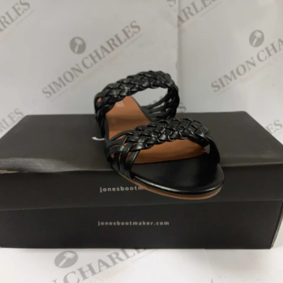 BOXED PAIR OF JONES BOOTMAKER MADENA FLAT SANDALS UK SIZE 6 