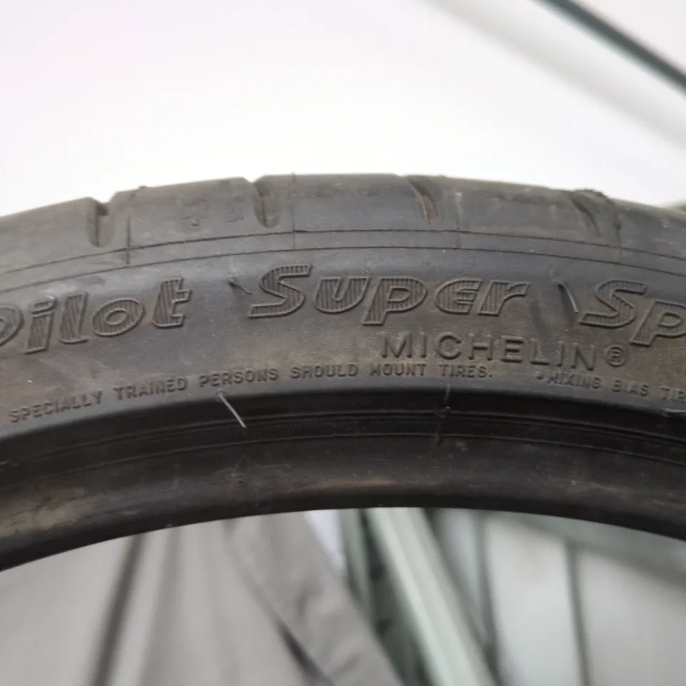 MICHELIN PILOT SUPER SPORT TIRE 225/35ZR19 (88Y)