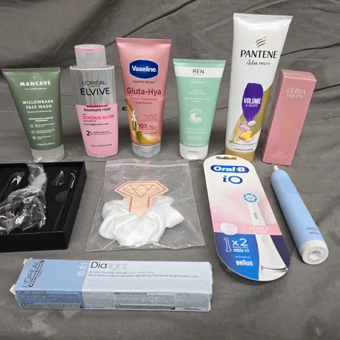 APPROX 12 ASSORTED BEAUTY PRODUCTS TO INCLUDE L'OREAL SHAMPOO, REN CLEANSING GEL, L'OREAL DIALIGHT TONER SHADE, ETC