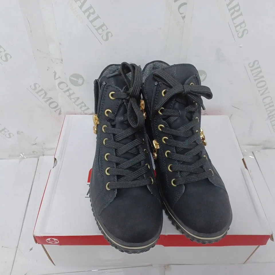 BOXED PAIR OF RIEKER WARM LINED BOOTIE IN BLACK SIZE 5 