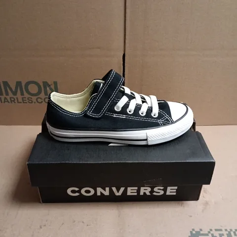 BOXED PAIR OF CHILDRENS CONVERSE CHUCK TAYLOR ALL STAR EASY-ON LOW-TOP TRAINERS - YOUTH 12.5