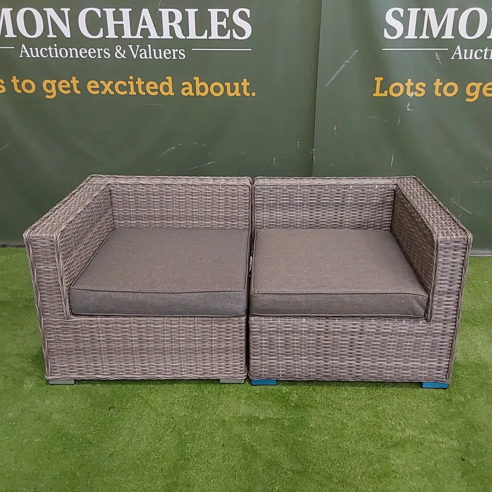 DESIGNER GREY RATTAN GARDEN/PATIO SOFA WITH SEAT CUSHIONS