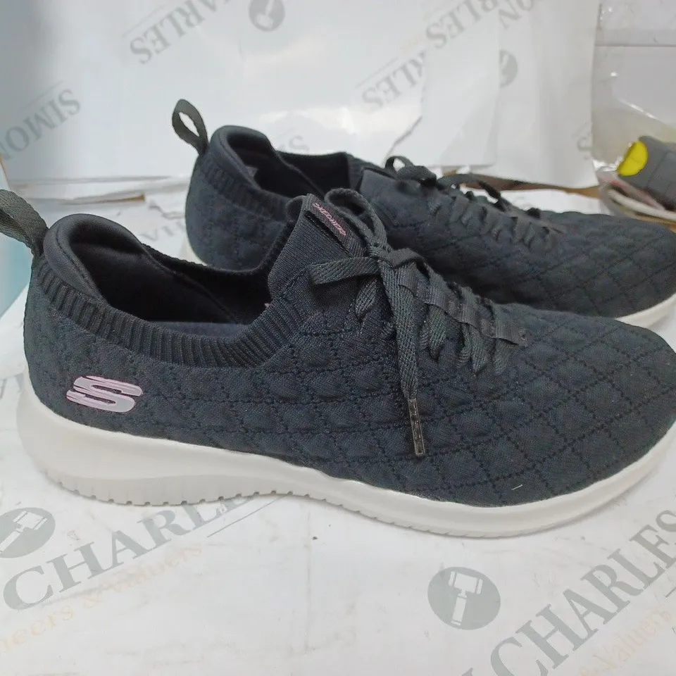BOXED SKETCHERS STRETCH FIT TRAINERS UK 6