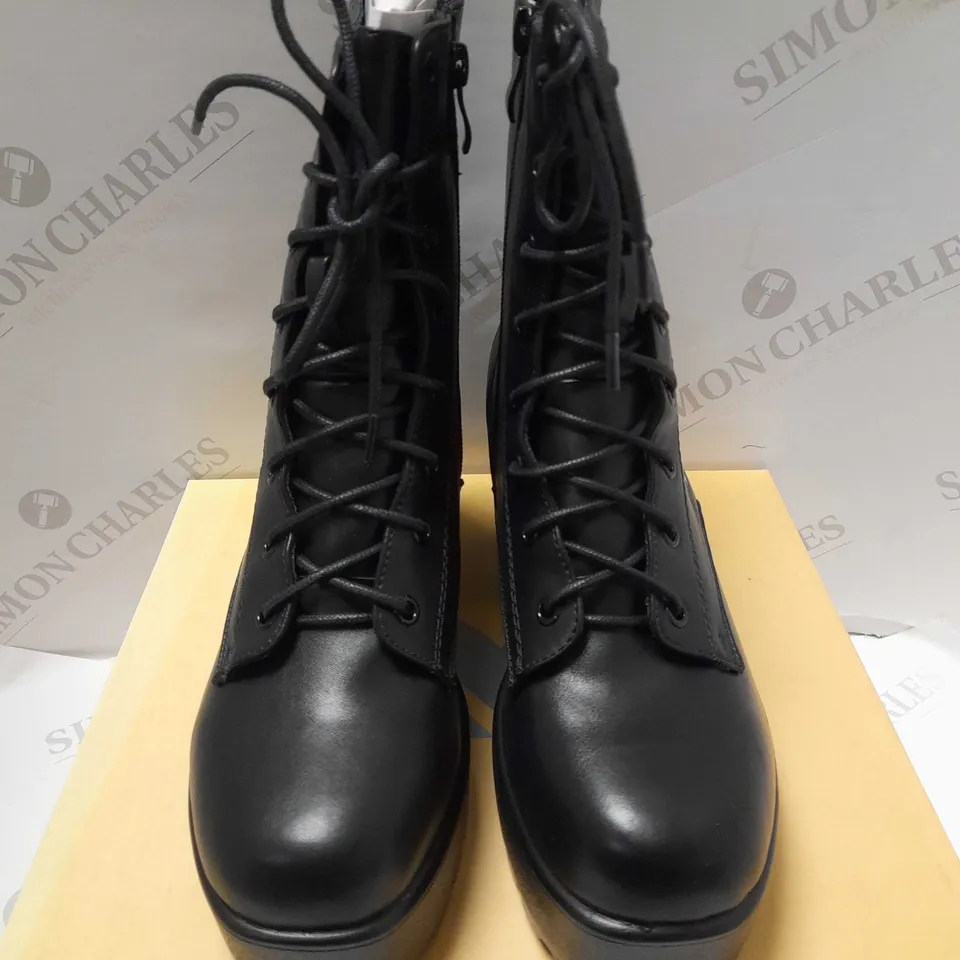 KOI ASTRO STAR & MOON CHUNKY BLACK PU/SILVER BOOTS - SIZE 5