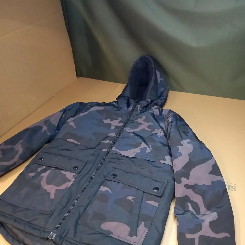CHILDRENS MICHAEL KORS CAMOFLAUGE JACKET SIZE 10 YEARS