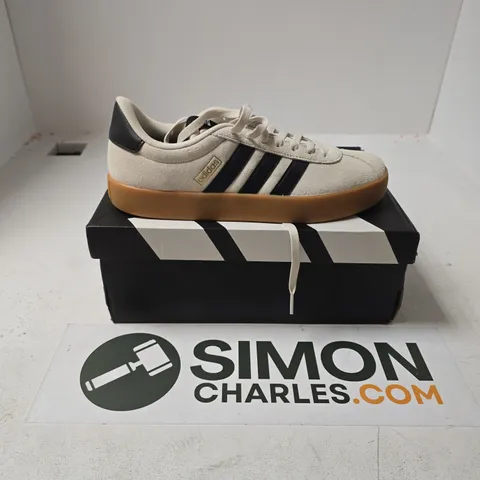 BOXED PAIR OF ADIDAS VL COURT 3.0 TRAINERS IN WHITE - UK 8