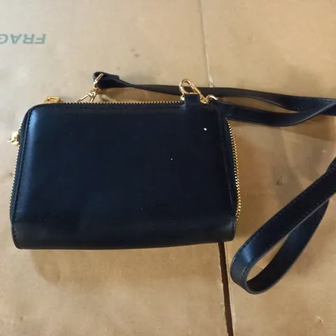 ASOS DESIGN CAMERA CROSSBODY BAG