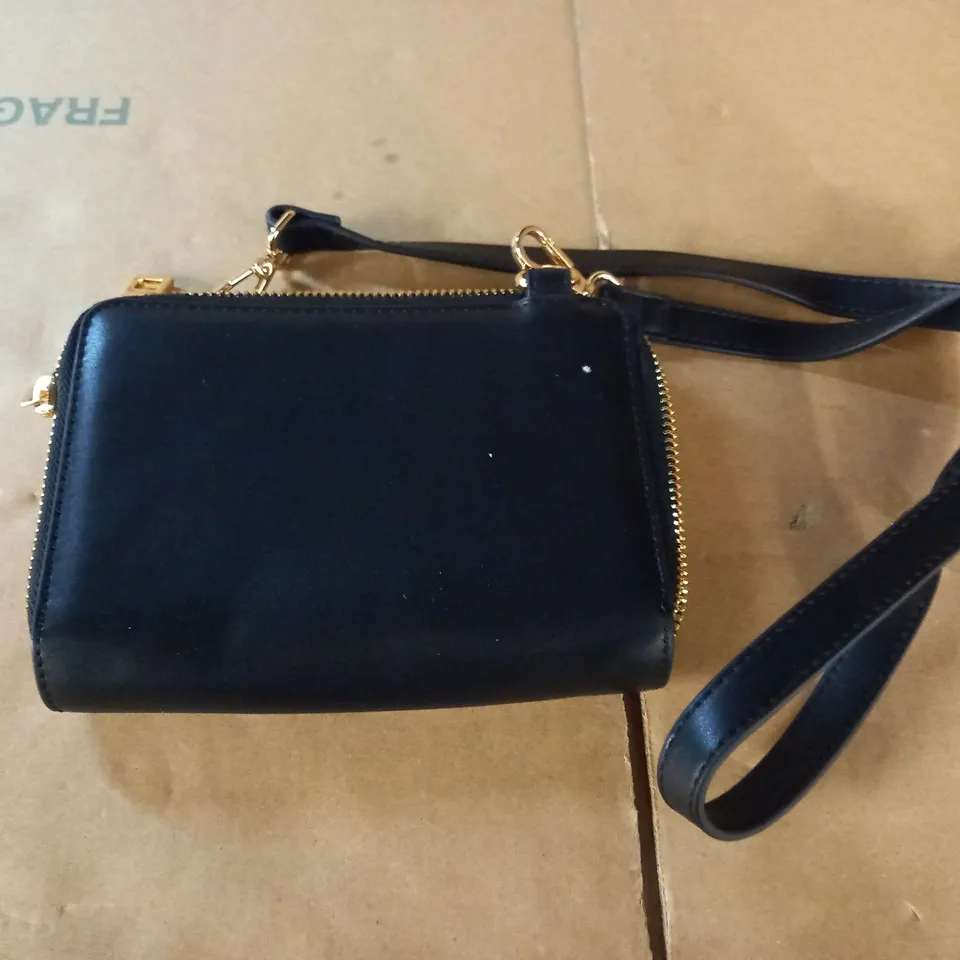 ASOS DESIGN CAMERA CROSSBODY BAG