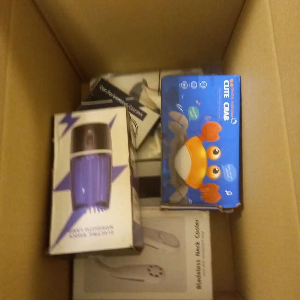 BOX OF APPROXIMATELY 5 ASSORTED ITEMS TO INCLUDE NECK COOLER, MOSQUITO LAMP, POWER BANK ETC