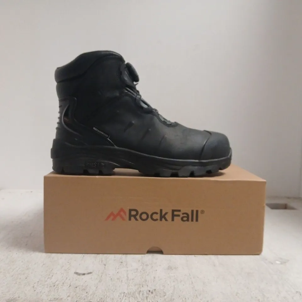 BOXED PAIR OF ROCKFALL SAFETY BOOTS IN BLACK SIZE UK 8