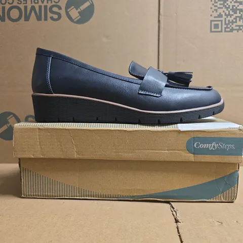 BOXED PAIR OF COMFY STEPS WEDGE LOAFERS IN NAVY SIZE 8